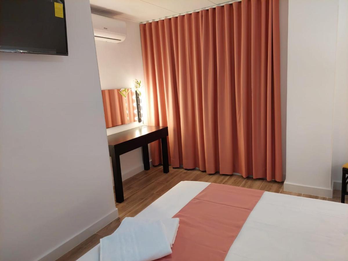 Paiporta Hostal Garden Rous מראה חיצוני תמונה